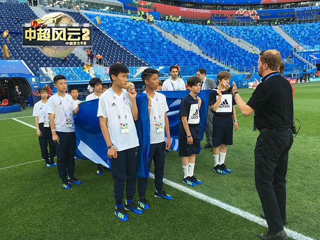 助力中国少年足球 胡莱游戏小旗手登场俄罗斯(中国少年足球战队)